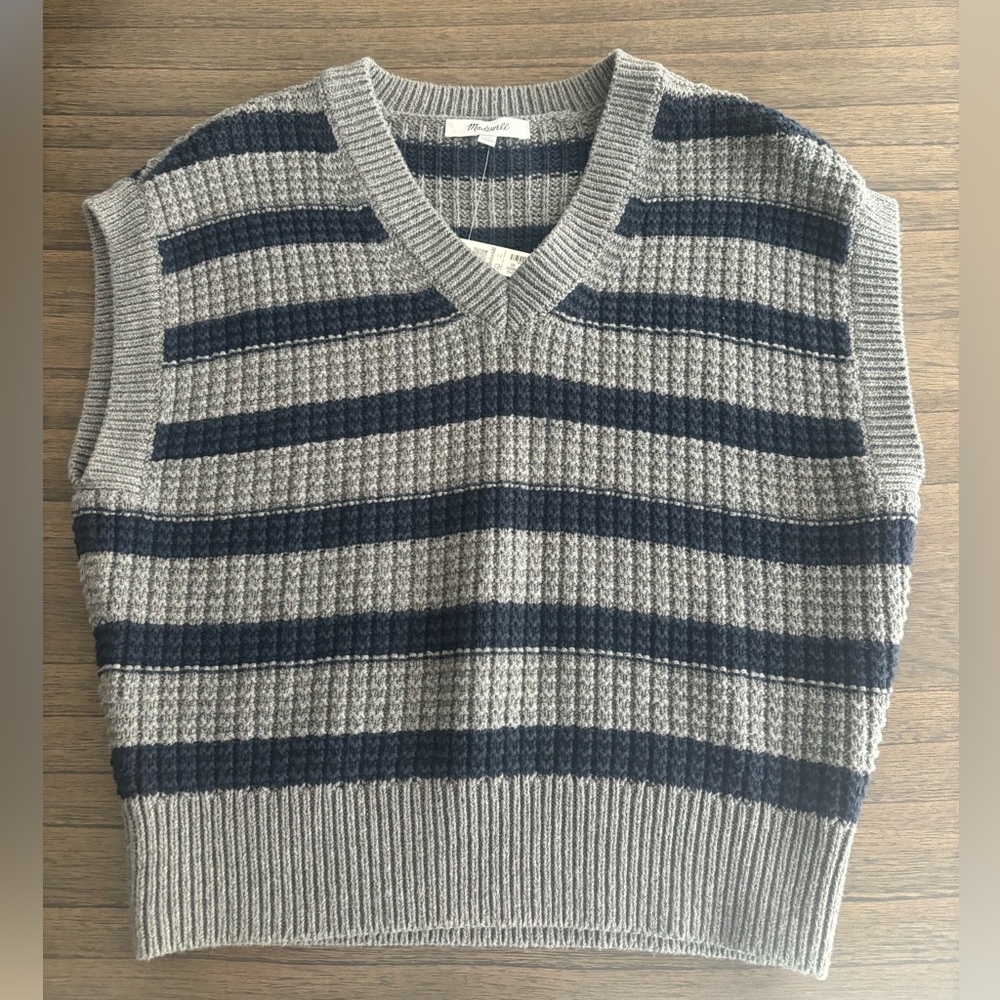 Madewell Sweater Vest. Size XS. Brand New with tag. Never Worn.